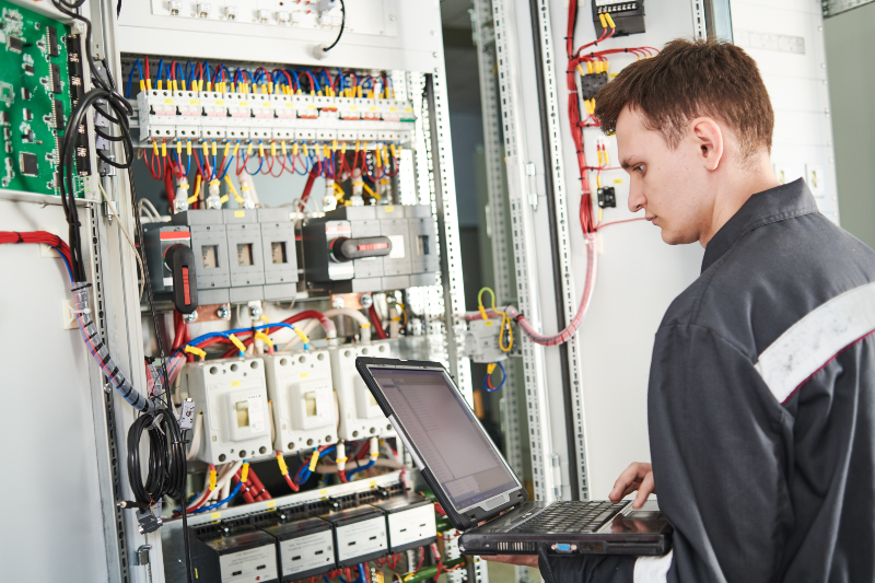 Save Money on Electrical Repairs With a Reliable Electrician Company in Onalaska WI